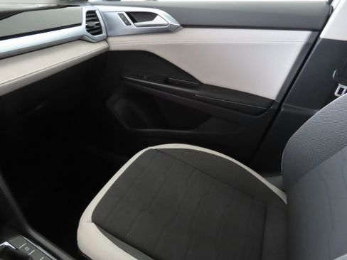 New 2025 Volkswagen Taos SE image 20