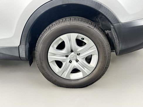 Used 2015 Toyota RAV4 LE FWD image 11