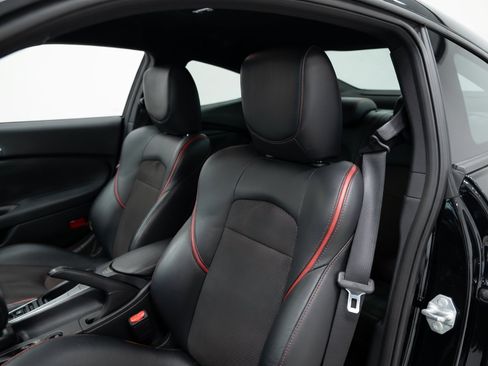 Used 2020 Nissan 370Z Coupe RWD image 17