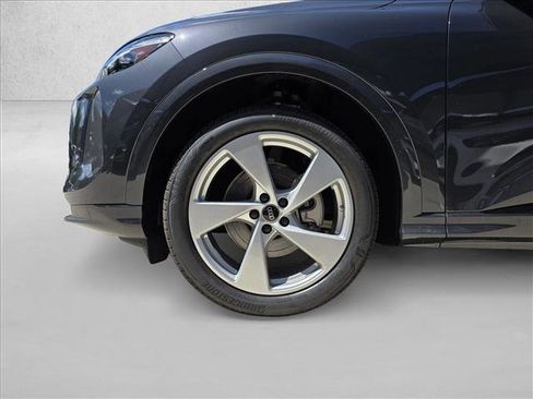 New 2025 Audi Q5 Prestige image 8