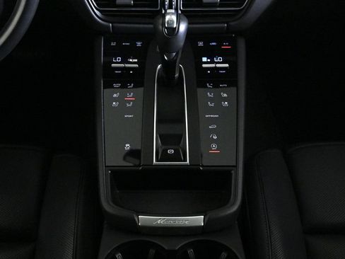 Certified 2024 Porsche Macan image 16