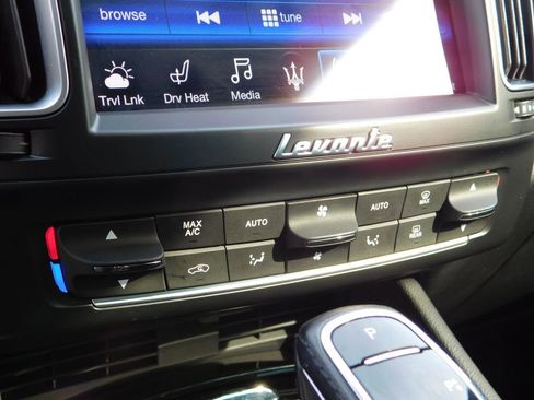 Used 2019 Maserati Levante image 21