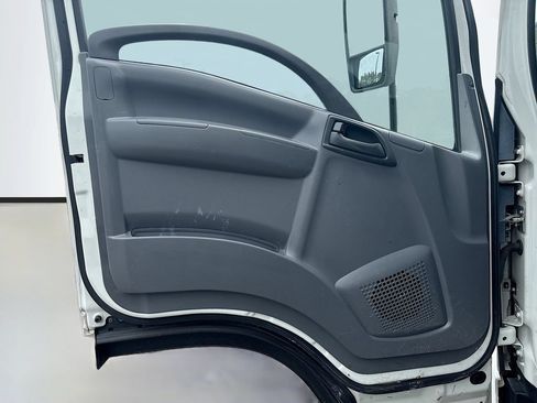 Used 2019 Isuzu NQR RWD image 27