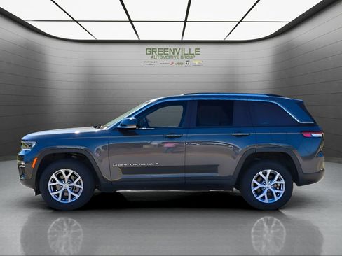 Used 2022 Jeep Grand Cherokee Limited image 3