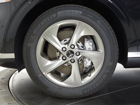 New 2026 Genesis GV70 2.5T Advanced AWD/4WD image 8