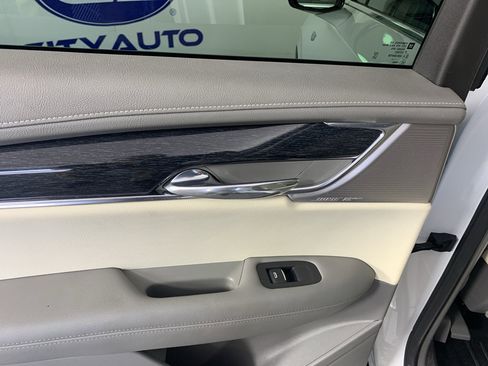 Used 2023 Cadillac XT6 Premium Luxury FWD image 32
