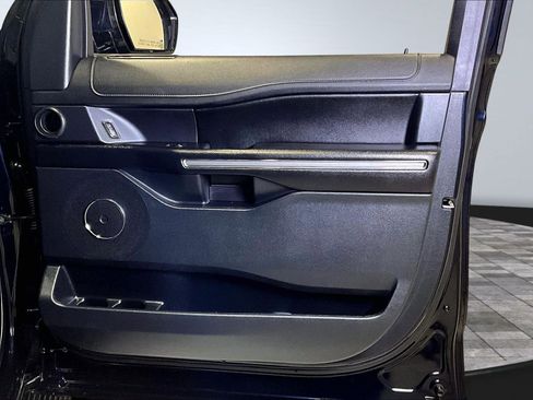 Used 2021 Ford Expedition XLT image 27