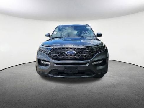 Used 2022 Ford Explorer XLT w/ Equipment Group 202A AWD/4WD image 2