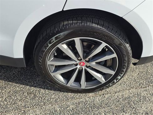 Used 2017 Jaguar F-PACE Prestige image 8