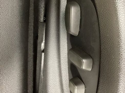 Used 2015 Chevrolet Impala LT w/ Convenience Package image 13