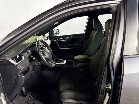 Used 2023 Toyota RAV4 SE image 11