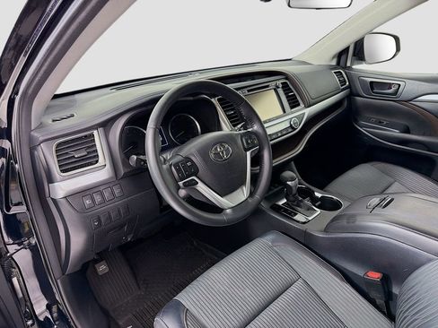Used 2018 Toyota Highlander Plus AWD/4WD image 9