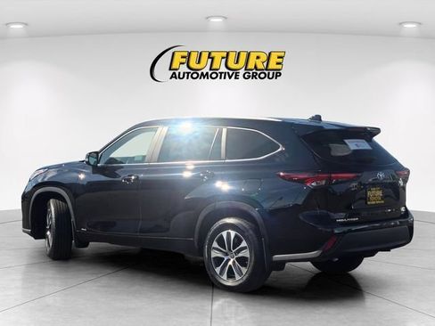 Certified 2024 Toyota Highlander XLE AWD/4WD image 7