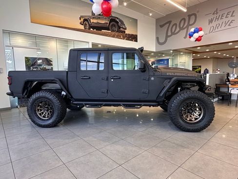 Used 2024 Jeep Gladiator Rubicon w/ Technology Group image 5