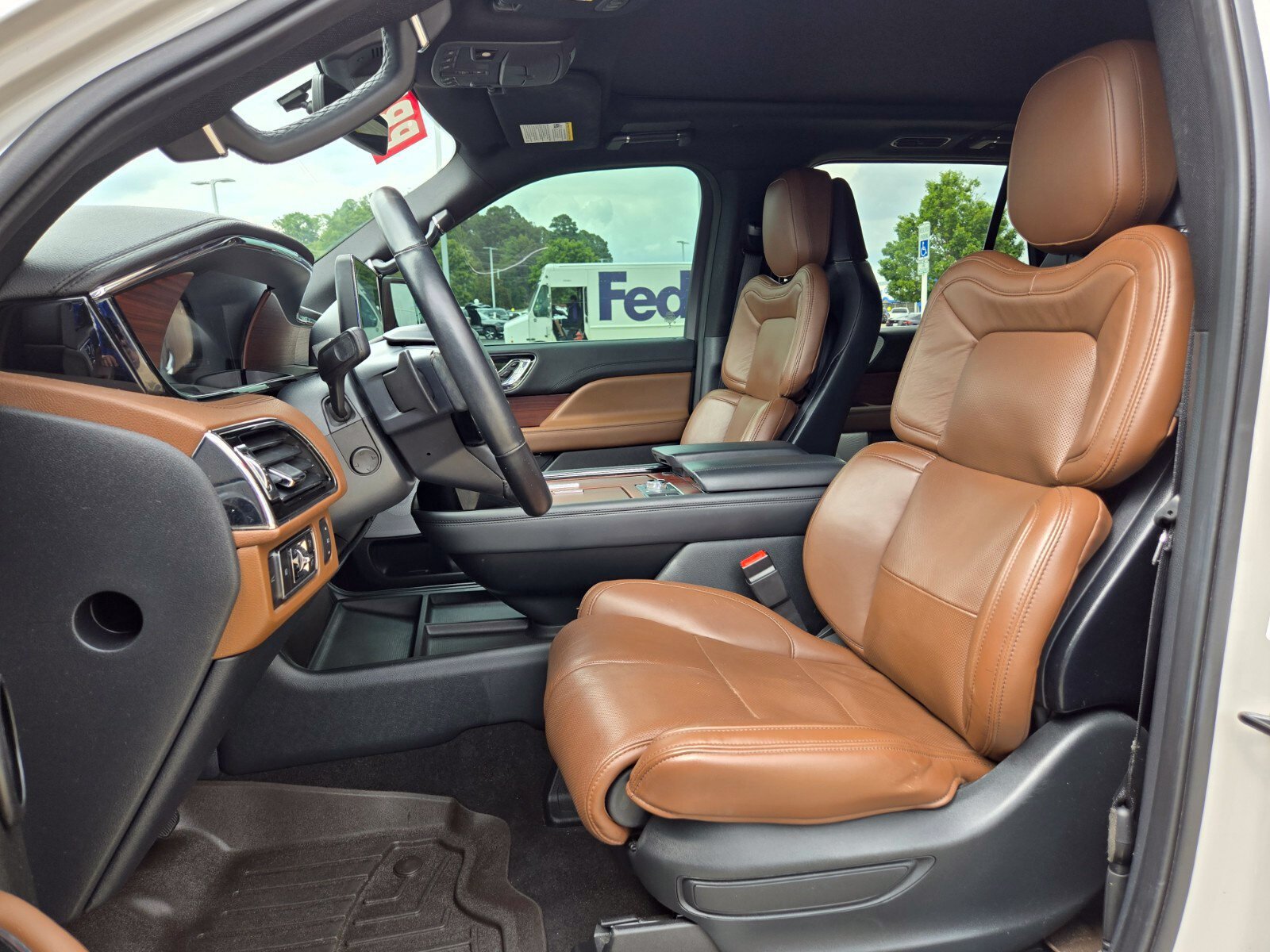 Used 2023 Lincoln Navigator Reserve AWD/4WD image 9