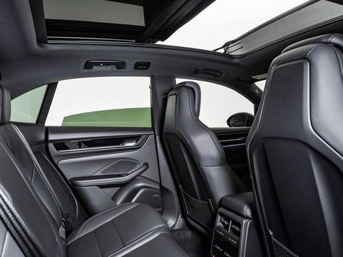 New 2026 Porsche Macan 4 Electric image 16