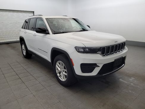 Used 2022 Jeep Grand Cherokee Laredo w/ Luxury Tech Group I AWD/4WD image 13