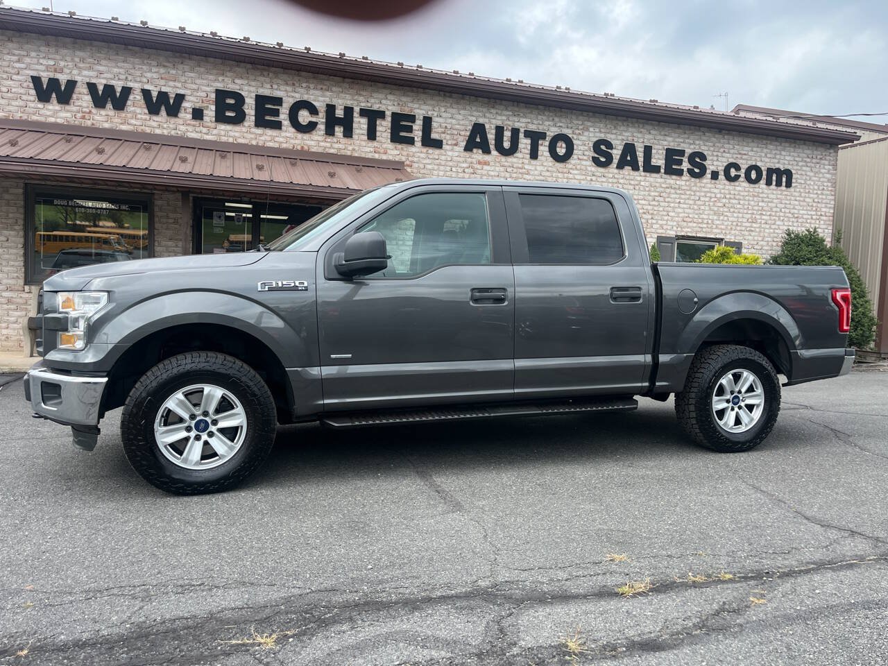 Used 2015 Ford F150 XL w/ Equipment Group 101A Mid AWD/4WD image 1