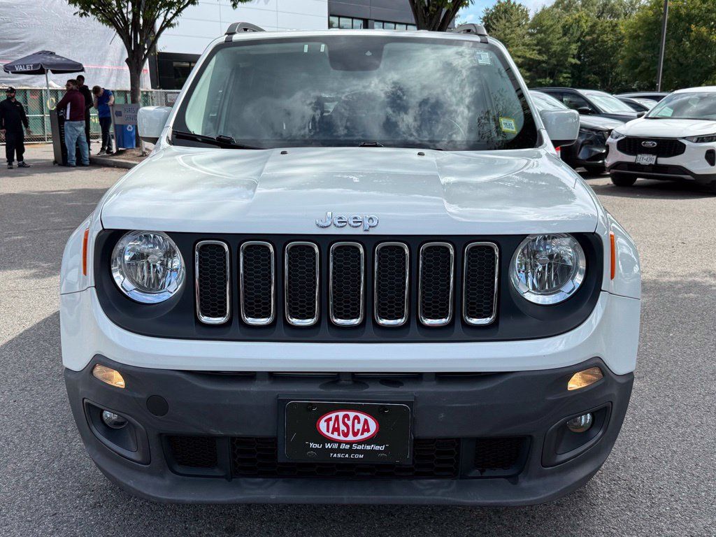 Used 2017 Jeep Renegade Latitude AWD/4WD image 3