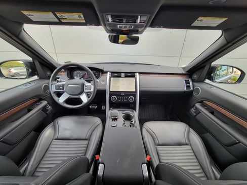 Used 2025 Land Rover Discovery Dynamic SE AWD/4WD image 25