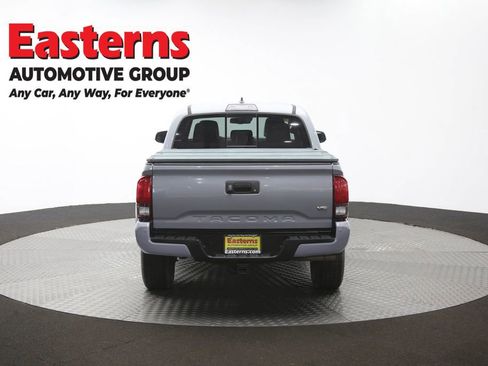Used 2018 Toyota Tacoma TRD Sport AWD/4WD image 40