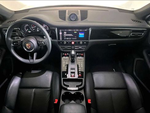 Used 2025 Porsche Macan image 17