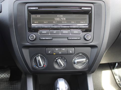 Used 2015 Volkswagen Jetta SE image 27