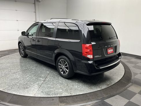 Used 2017 Dodge Grand Caravan SXT FWD image 2