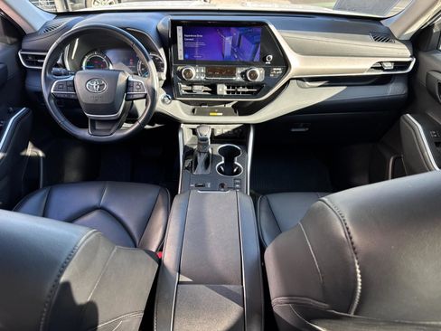 Used 2023 Toyota Highlander XLE image 27