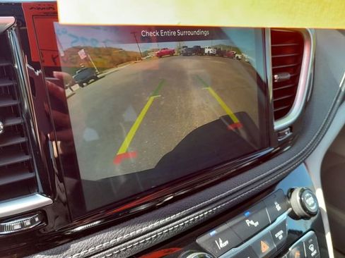 Used 2023 Chrysler Pacifica Limited FWD image 22