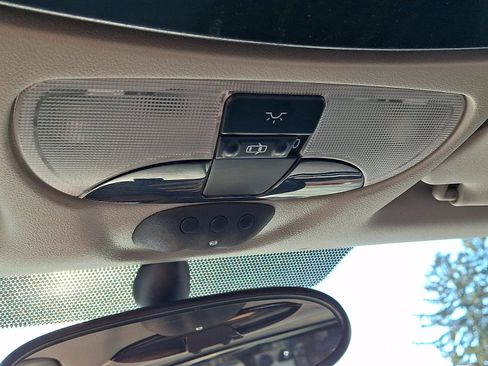 Used 2005 Chrysler Crossfire Limited image 25