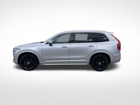 Used 2021 Volvo XC90 T6 Momentum image 2