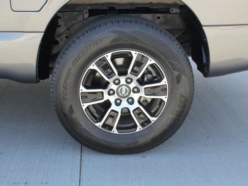 Used 2022 Nissan Titan SV AWD/4WD image 36