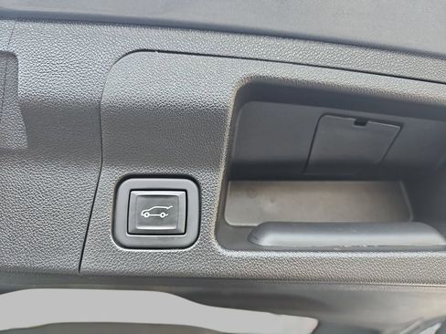 Used 2022 GMC Acadia SLE w/ Driver Convenience Package AWD/4WD image 17