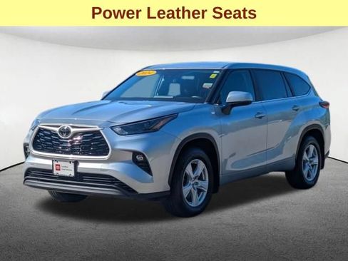 Used 2024 Toyota Highlander LE AWD/4WD image 12