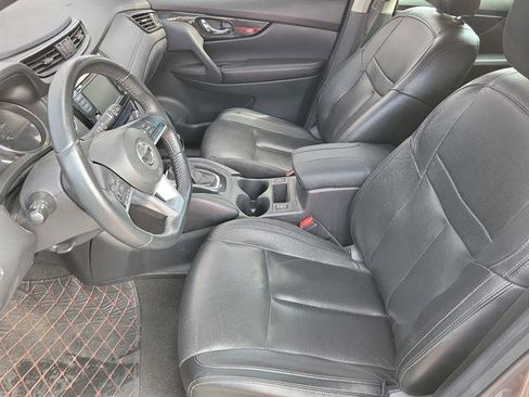 Used 2020 Nissan Rogue SL w/ Premium Package FWD image 3