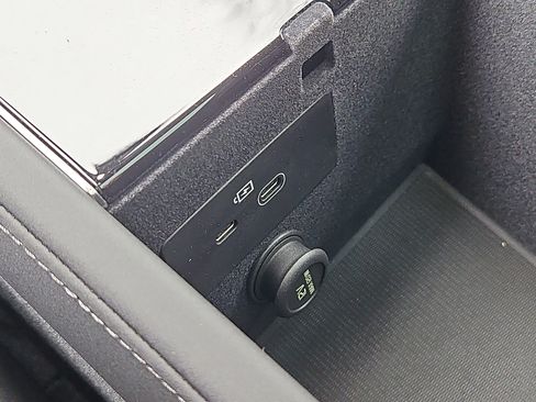 New 2026 Volvo XC90 B6 Plus w/ Protection Package Premier image 7