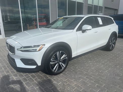 Used 2023 Volvo V60 B5 Cross Country Plus w/ Climate Package image 30