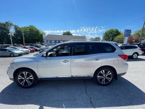 Used 2017 Nissan Pathfinder Platinum FWD image 9