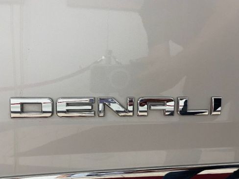 Used 2019 GMC Yukon Denali w/ Denali Ultimate Package AWD/4WD image 7