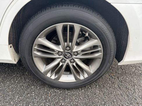 Used 2017 Toyota Camry SE image 9