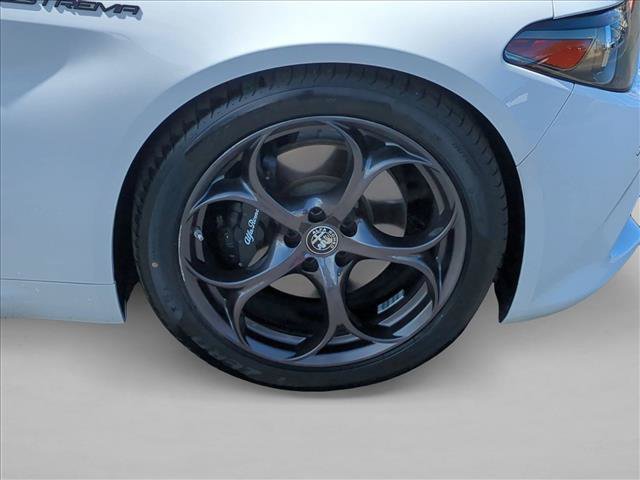 Used 2023 Alfa Romeo Giulia Estrema RWD image 25