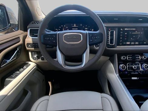 Used 2023 GMC Yukon XL Denali AWD/4WD image 6
