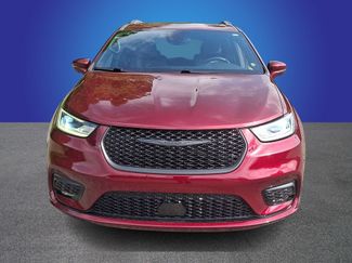 Used 2021 Chrysler Pacifica Touring-L w/ Uconnect Theater Family Group FWD video 2
