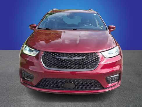 Used 2021 Chrysler Pacifica Touring-L w/ Uconnect Theater Family Group FWD image 2