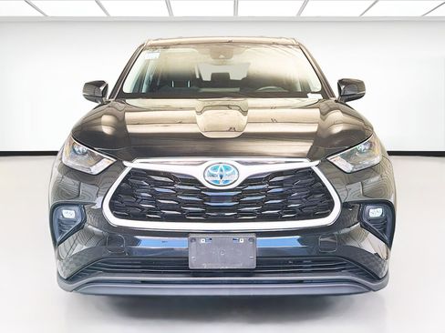 Used 2023 Toyota Highlander LE AWD/4WD image 2