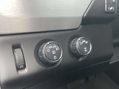 Used 2019 GMC Yukon XL SLT w/ Open Road Package AWD/4WD image 19