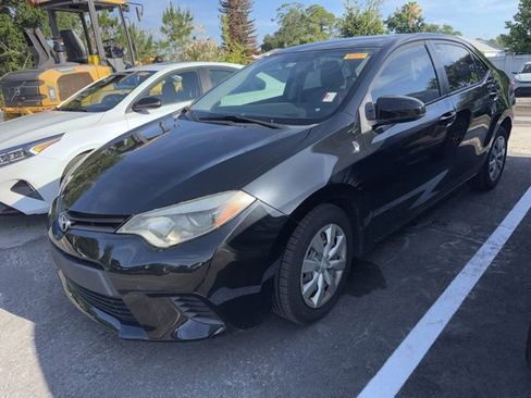 Used 2014 Toyota Corolla LE FWD image 2