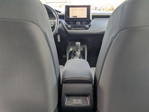 Used 2025 Toyota Corolla LE image 28