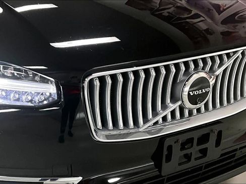 Used 2024 Volvo XC90 B6 Plus image 33